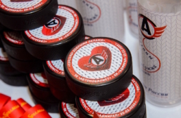 Фонд "Дети России" и ХК "Автомобилист" провели благотворительные матчи на "УГМК Арене"