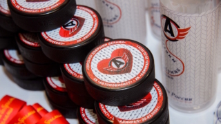 Фонд "Дети России" и ХК "Автомобилист" провели благотворительные матчи на "УГМК Арене"