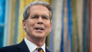 Условия снятия санкций США с российской нефти назвал Бессент