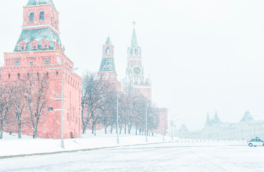 Москвичей попросили пересесть на метро из-за снегопада и ограничений движения в центре