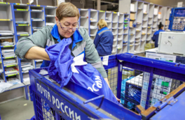 Минцифры хочет уравнять "Почту России" и маркетплейсы