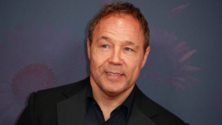 Появился трейлер фильма "На цепи" со звездой сериала "Переходный возраст" Стивеном Греммом