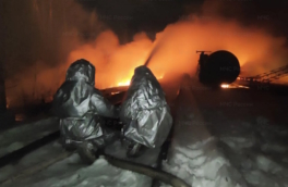 Восемь поездов между Москвой и Крымом задерживается из-за ЧП в Тамбовской области, тушение пожара продолжается