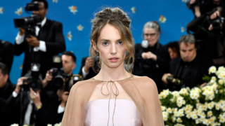 Звезда "Очень странных дел" Майя Хоук вышла замуж