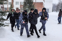 Нож в рюкзаке и страйкбольный автомат: как девятиклассник в Уфе прошел через рамки и открыл стрельбу в гимназии