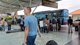 Туристам, не вылетевшим с Бали, разрешат остаться в Индонезии еще на месяц