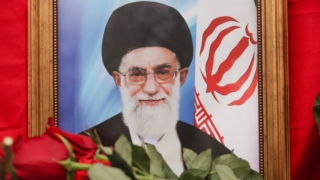 Верховного лидера Ирана Хаменеи похоронят в его родном городе – СМИ