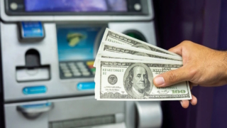 ЦБ РФ продлил ограничения на снятие иностранной валюты на полгода