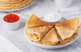 Добавила в тесто ложку этого ингредиента – даже тонкие блины больше не рвутся и не прилипают к сковороде