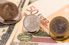 Банк России снизил курс доллара на вторник сразу на 2 рубля