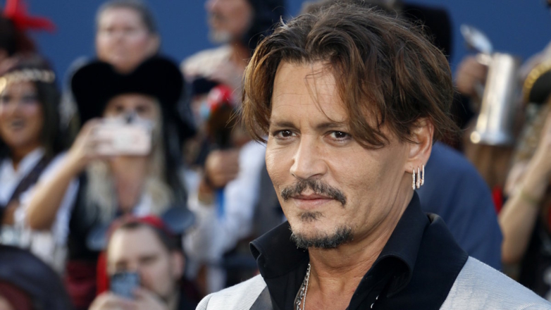 Секретный проект в обычном пабе: Джонни Депп тайно снимается в британской глуши