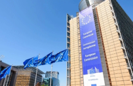 Еврокомиссия назвала неприемлемыми угрозы Зеленского Орбану