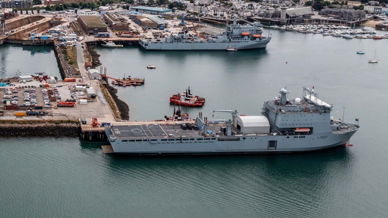 Британский десантный корабль в роли "матки" дронов может направиться к Ормузскому проливу