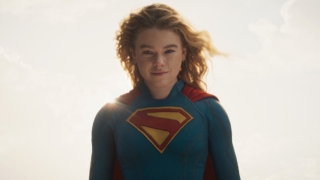 Из "Дома Дракона" в Дом Эл: Милли Олкок примеряет плащ в первом трейлере "Супергёрл"