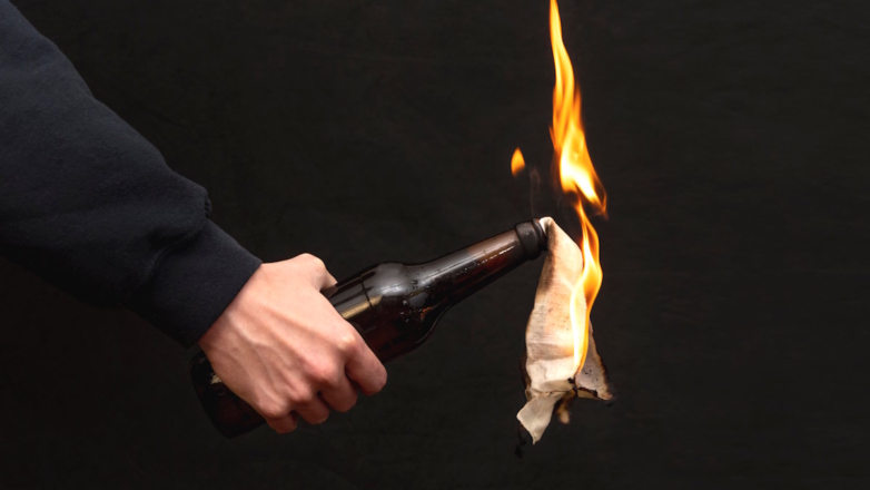 Шесть коктейлей Молотова бросили в здание Русского дома в Праге