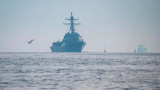 КСИР поразил ракетами американский эсминец в Индийском океане