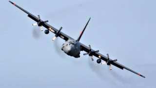 В Колумбии рухнул самолет ВВС с 120 военными на борту