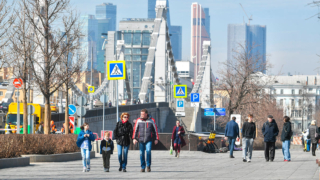 Аномальные тепло на выходных пообещали москвичам
