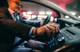 О штрафе за громкую музыку в машине предупредили россиян