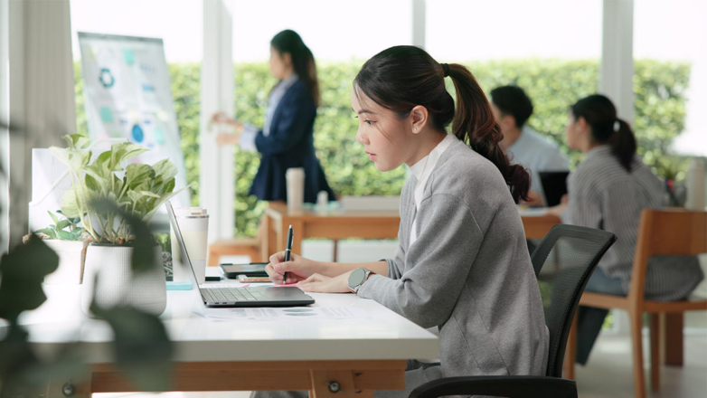 В Юго-Восточной Азии готовятся к кризису: людей переводят на удаленку и пересаживают на велосипеды