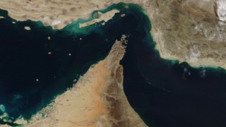 В Иране заявили о закрытии Ормузского пролива и пригрозили атакой на проходящие суда