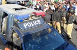 Не менее 9 человек погибло в столкновениях у консульства США в Пакистане