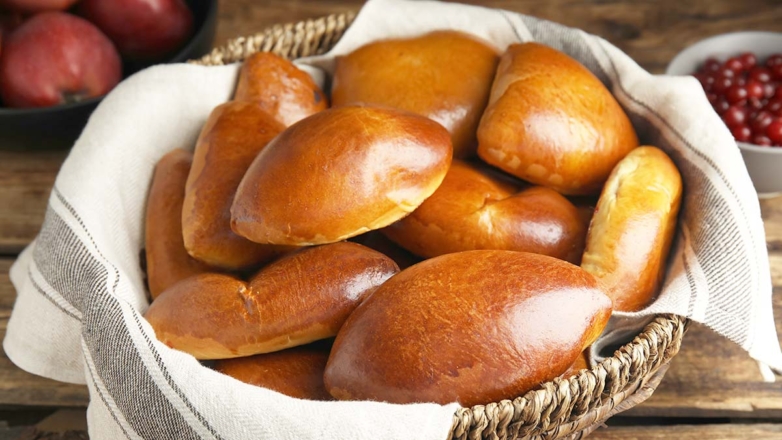 Выпечка больше не будет дубовой: что добавить в тесто, чтобы пирожки долго не черствели