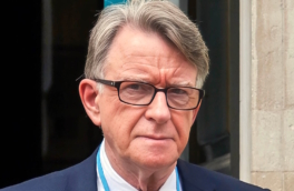 Politico: команда Трампа против назначения Мандельсона послом в США