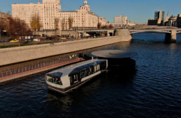 Два человека на каноэ попали под винты речного трамвайчика на Москве-реке, один пропал