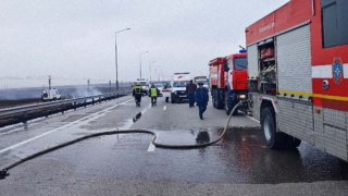 Под Ростовом бензовоз столкнулся с легковушками и загорелся, 3 человека погибли
