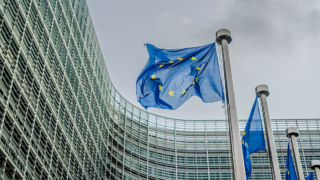 Евросоюз может смягчить планы по отказу от российского СПГ