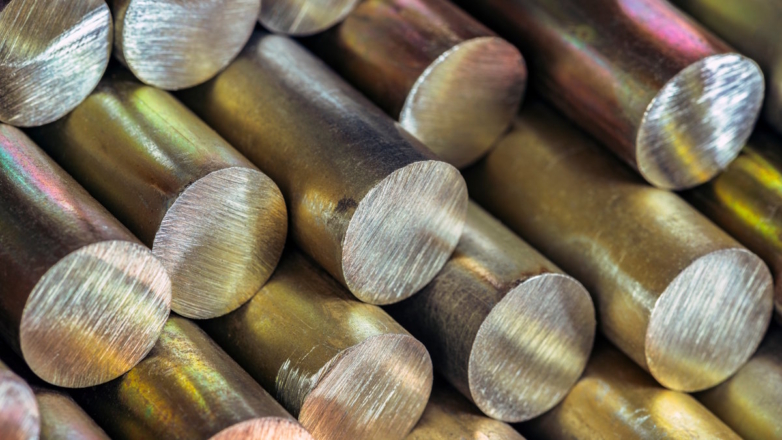 Масштабную схему поставок контрафактного металла на заводы ОПК раскрыла полиция Петербурга