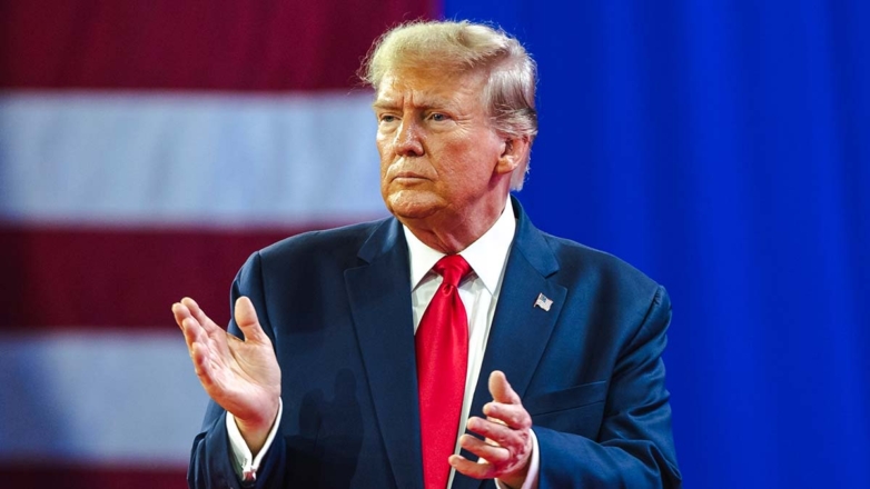 Трамп рассказал об атаке Ирана на авианосец США "с 17 разных сторон"