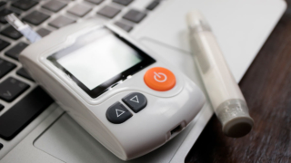 "Белый список" пополнили сервисы дистанционного контроля сахара в крови