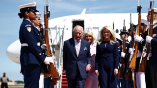 Король Великобритании прибыл в США