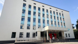 Четвероклассница ранила учителя кухонным ножом в московской школе