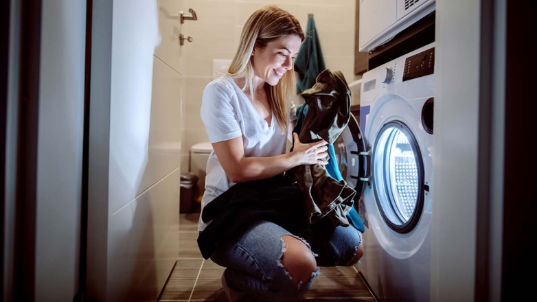 Петербуржцев предупредили о крупных штрафах за стирку ночью