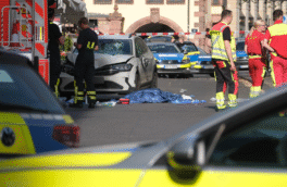 Автомобиль врезался в толпу людей в Лейпциге: 2 погибших и 20 пострадавших