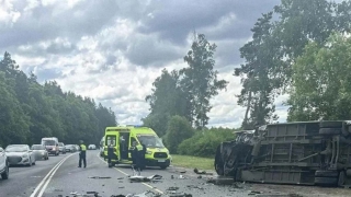 Массовое ДТП с маршруткой в Подмосковье: погиб человек, 8 пострадали
