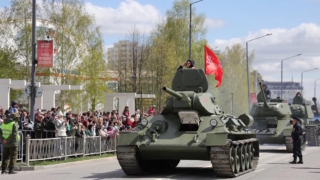 В День Победы в Верхней Пышме прошла военная ретро-техника