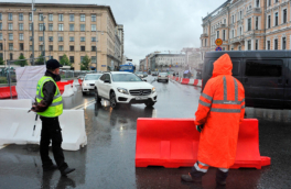 О перекрытиях движения в 3 округах Москвы и восьмибалльных вечерних пробках предупредил дептранс