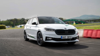 Skoda выпустила 177-сильную версию Fabia в стиле раллийного болида
