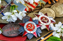 Посольство РФ потребовало от властей Берлина отменить запрет на символику Победы на мемориалах
