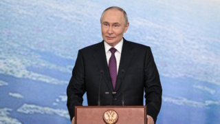 Россия продолжит создавать ракетные комплексы, способные преодолевать все системы ПРО, заявил Путин