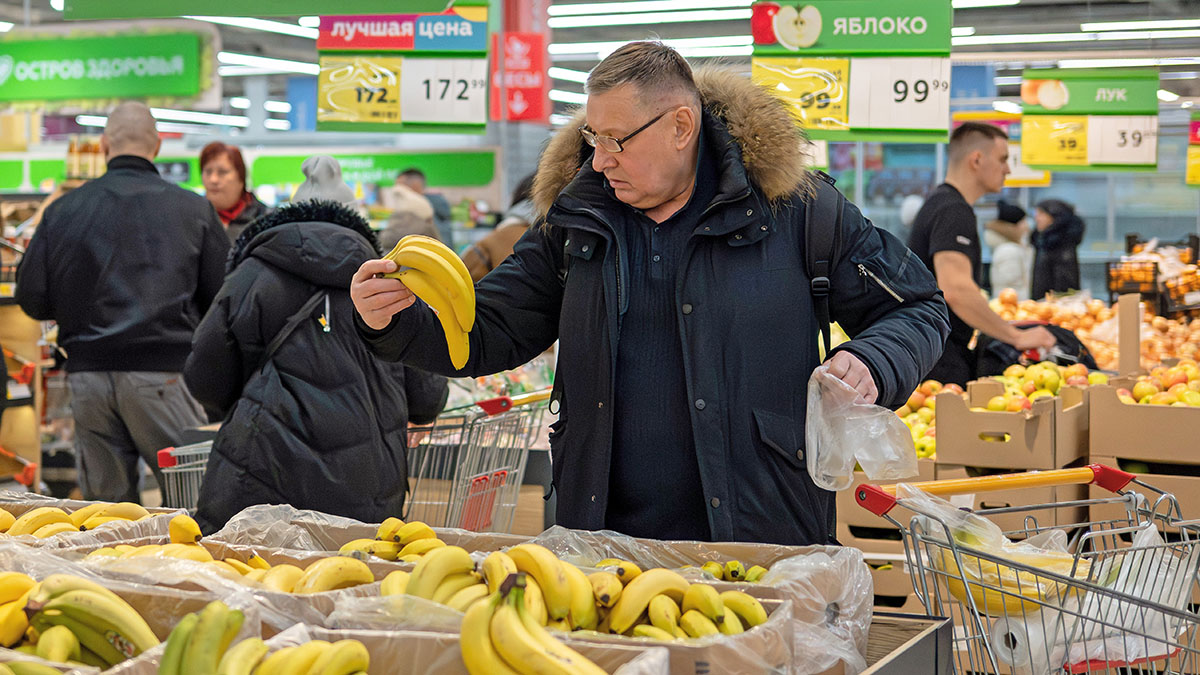 Бананы попали в яблочко: почему импортные фрукты сегодня дешевле российских