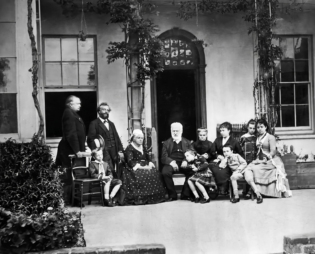 ВИКТОР ГЮГО и его семья во время ссылки на Гернси, 1866 год