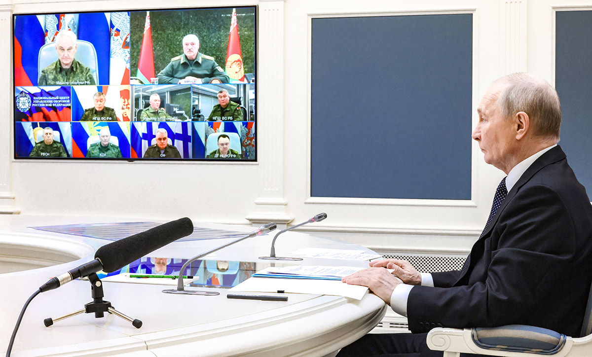 Путин учения