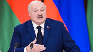 Лукашенко призвал Зеленского к спокойствию и предложил переговоры втроем