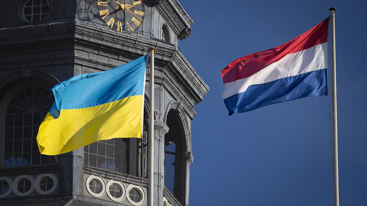 Флаги Украины и Нидерландов