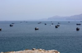 Танкер загорелся после столкновения с морской миной в Ормузском проливе